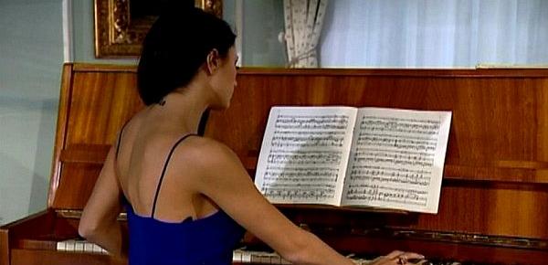  Sofia Cuci playing piano while couple is fucking on sofa